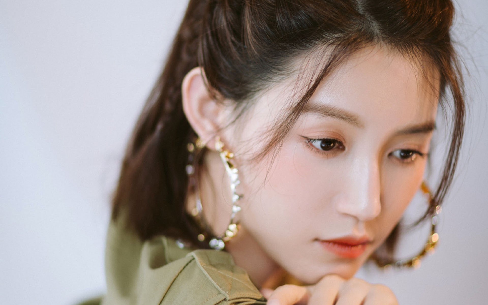 开云体育-球迷比赛日疯狂助威，现场氛围火爆，球迷助威视频