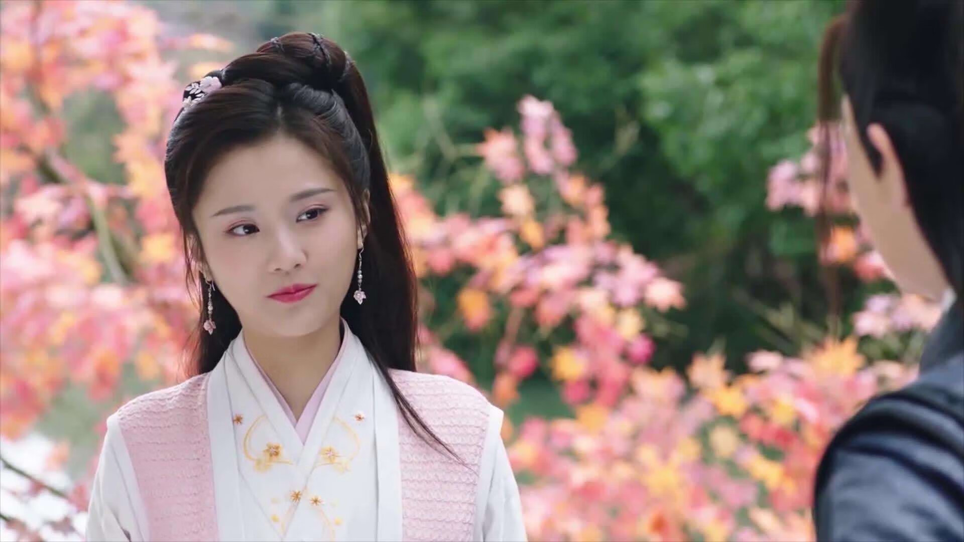 kaiyun开云·官方网站-黄蜂举办“夜光球赛”，全场关灯只留荧光线条，250大黄蜂光束灯大歌