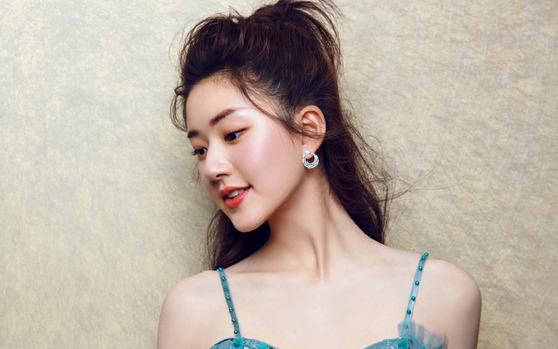 勒沃库森在场上展现出坚韧拼搏的精神，取得胜利，勒沃库森精选球员